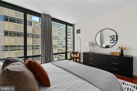 $625,000 | 2101 Market Street, Unit 706, Philadelphia, PA 19103