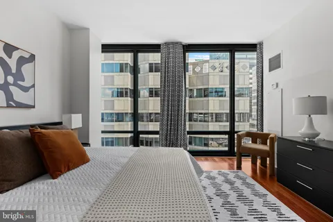 $625,000 | 2101 Market Street, Unit 706, Philadelphia, PA 19103