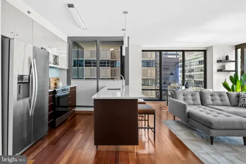 $625,000 | 2101 Market Street, Unit 706, Philadelphia, PA 19103