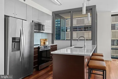 $625,000 | 2101 Market Street, Unit 706, Philadelphia, PA 19103