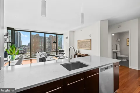 $625,000 | 2101 Market Street, Unit 706, Philadelphia, PA 19103