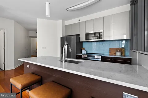 $625,000 | 2101 Market Street, Unit 706, Philadelphia, PA 19103