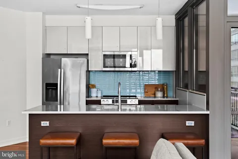 $625,000 | 2101 Market Street, Unit 706, Philadelphia, PA 19103