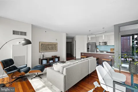 $625,000 | 2101 Market Street, Unit 706, Philadelphia, PA 19103
