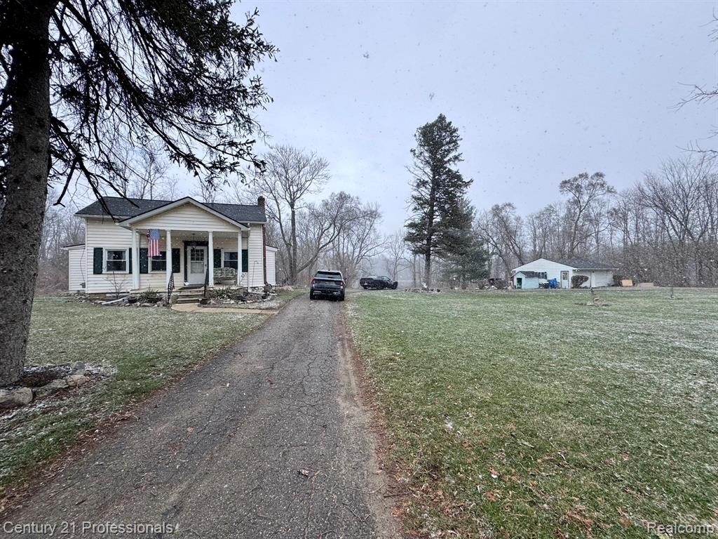 2021 West Rose Center Road Holly, MI 48442 - Photo 2 of 30