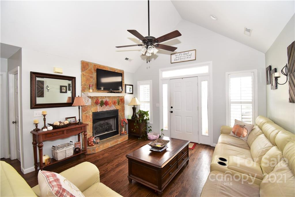 70 Collins Road Marshall, NC 28753 - Photo 2 of 40 Gallery Image 2