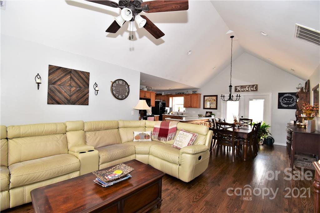 70 Collins Road Marshall, NC 28753 - Photo 5 of 40 Gallery Image 5