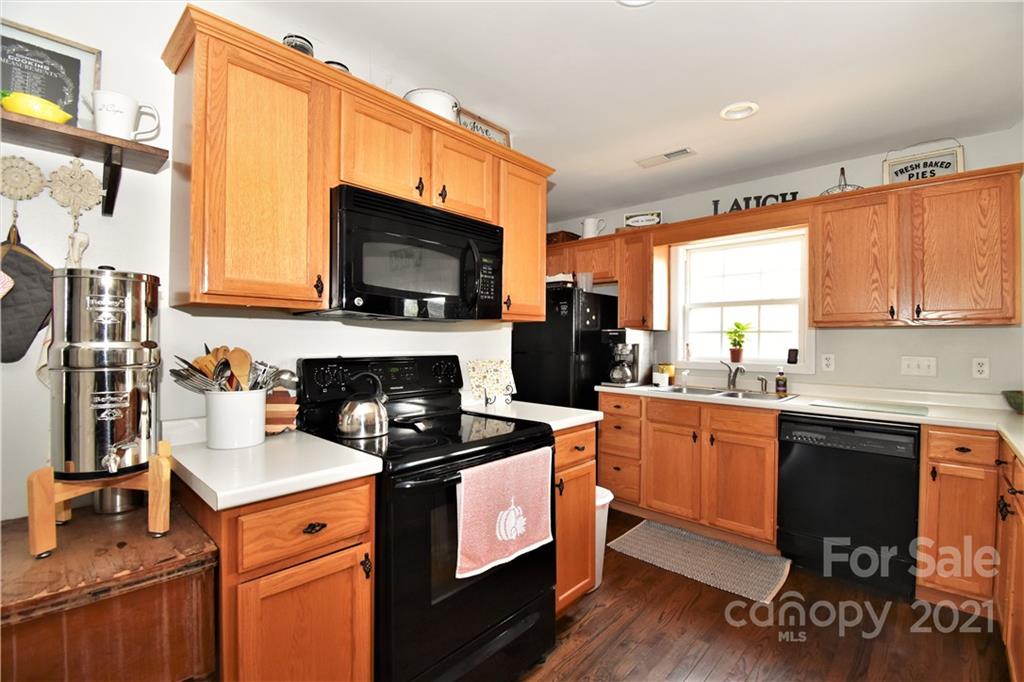 70 Collins Road Marshall, NC 28753 - Photo 10 of 40 Gallery Image 10