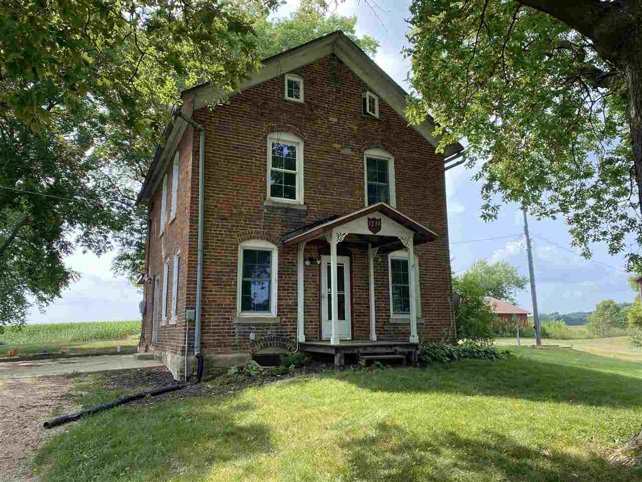 1234 North Henderson Road Freeport, IL 61032 - Photo 1 of 18 Gallery Image 1