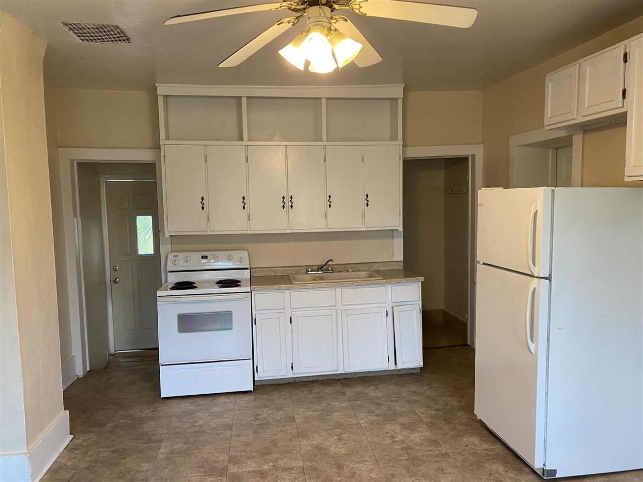 1234 North Henderson Road Freeport, IL 61032 - Photo 2 of 18 Gallery Image 2