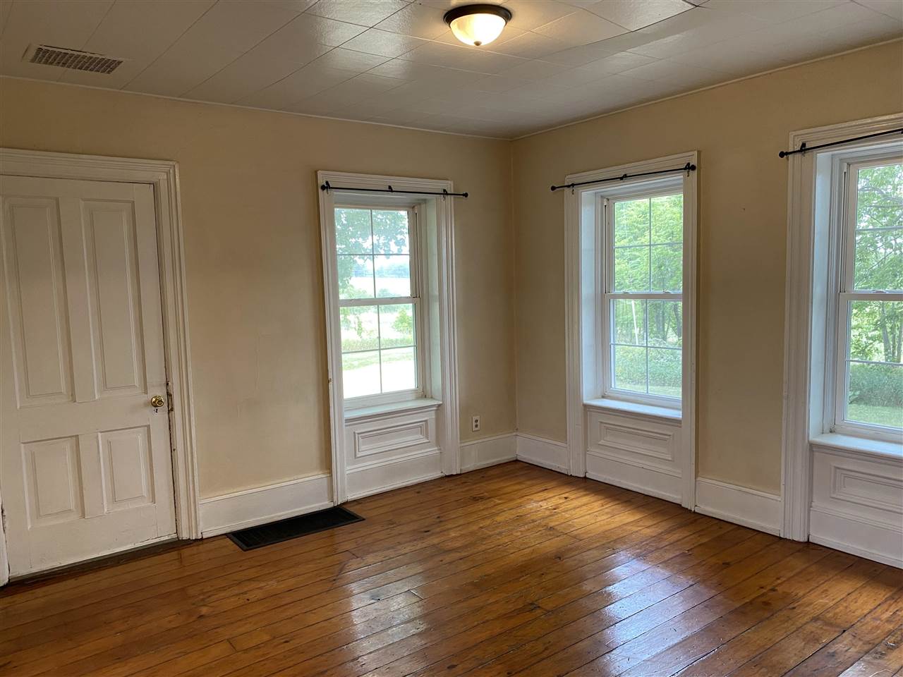 1234 North Henderson Road Freeport, IL 61032 - Photo 4 of 18 Gallery Image 4