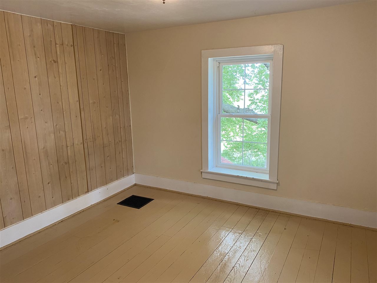 1234 North Henderson Road Freeport, IL 61032 - Photo 8 of 18 Gallery Image 8