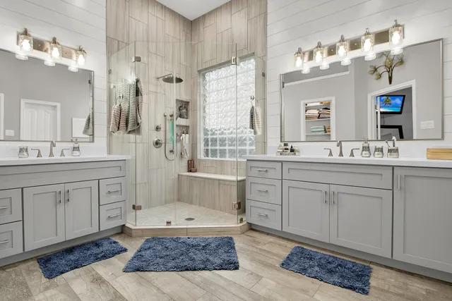 $899,000 | 33402 Hillside Drive, Pinehurst, TX 77362