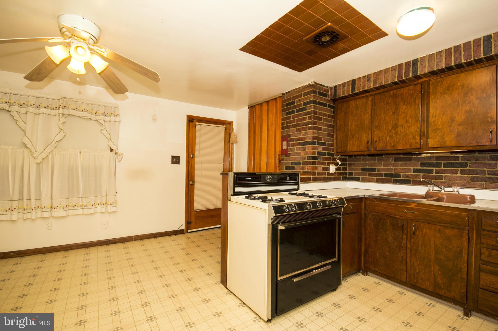 2981 Mallview Road Baltimore, MD 21230 - Photo 11 of 22 Kitchen
