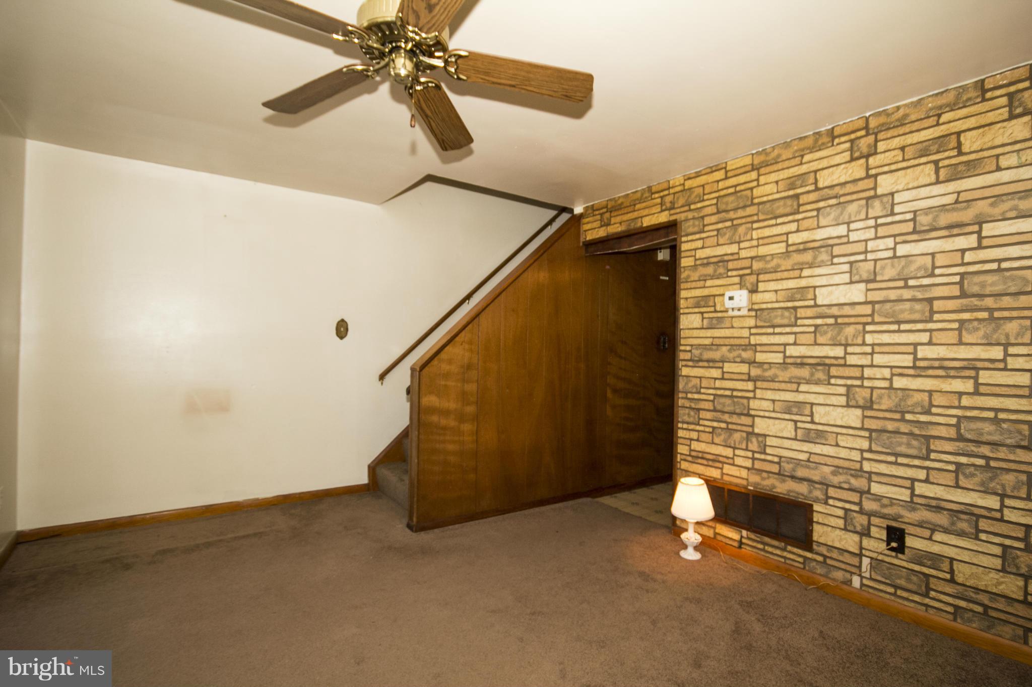 2981 Mallview Road Baltimore, MD 21230 - Photo 6 of 22 Living Room