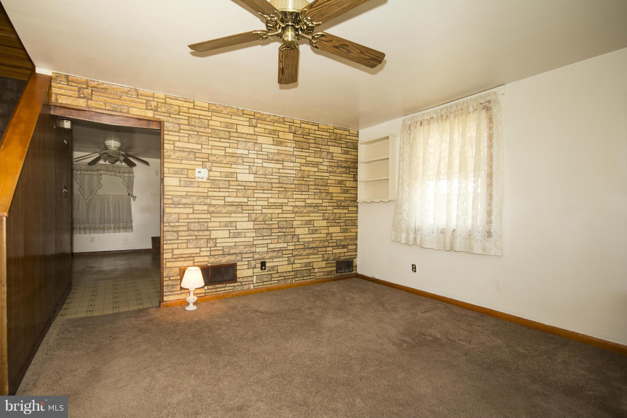 2981 Mallview Road Baltimore, MD 21230 - Photo 7 of 22 Living Room