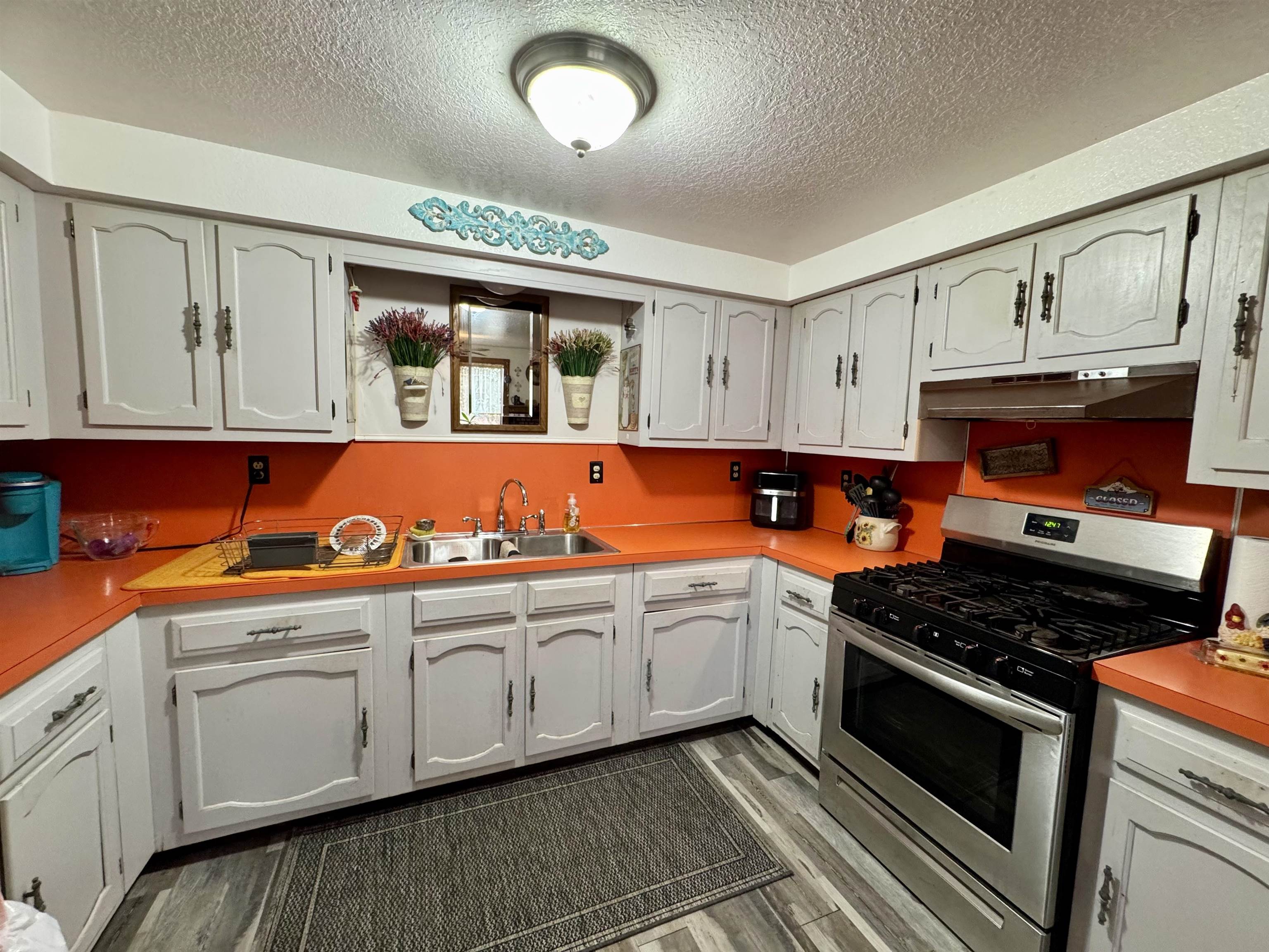 2138 Lavelle Road Flint, MI 48504 - Photo 12 of 20 50165091-95f88019-50d8-4dce-a8f6-e64f235b22bb.JPG