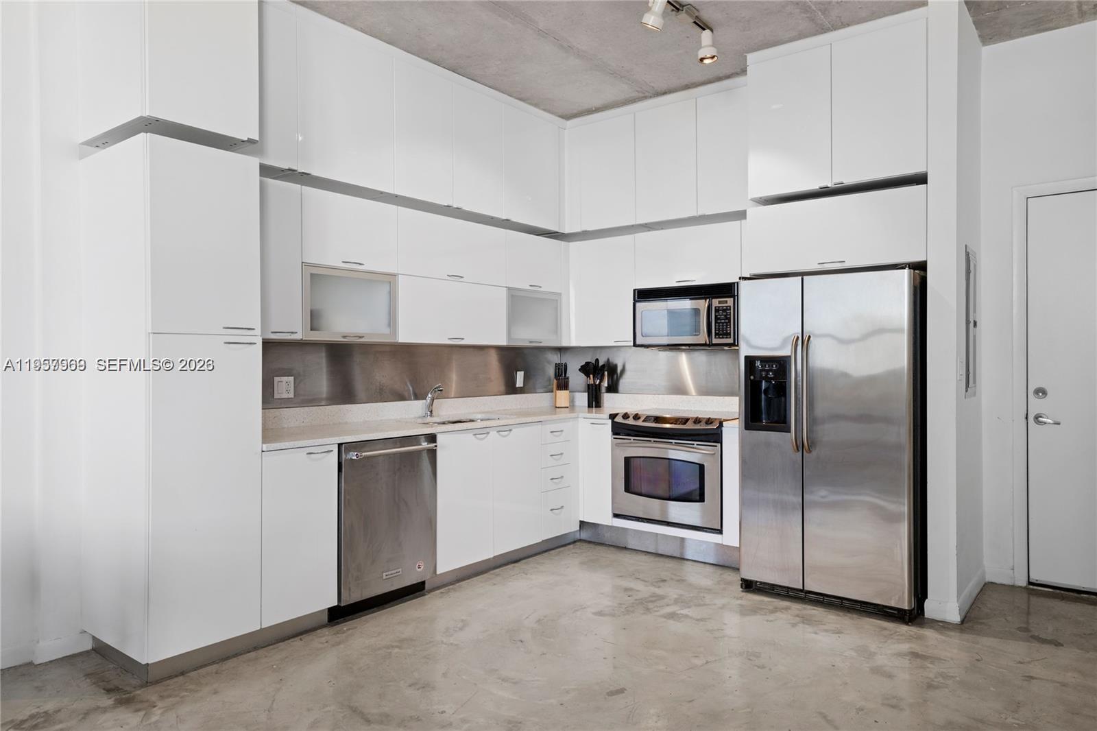 234 Northeast 3rd Street, Unit 1704 Miami, FL 33132 - Photo 5 of 21