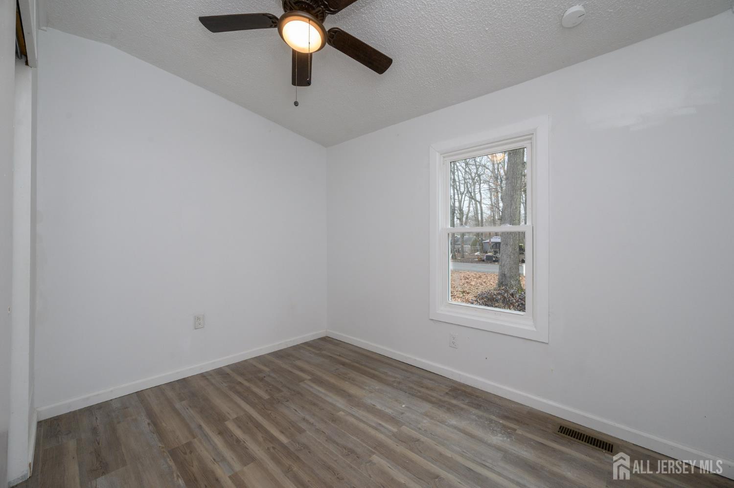 448 Evergreen Road Millville, NJ 08332 - Photo 13 of 29 an empty room with a window