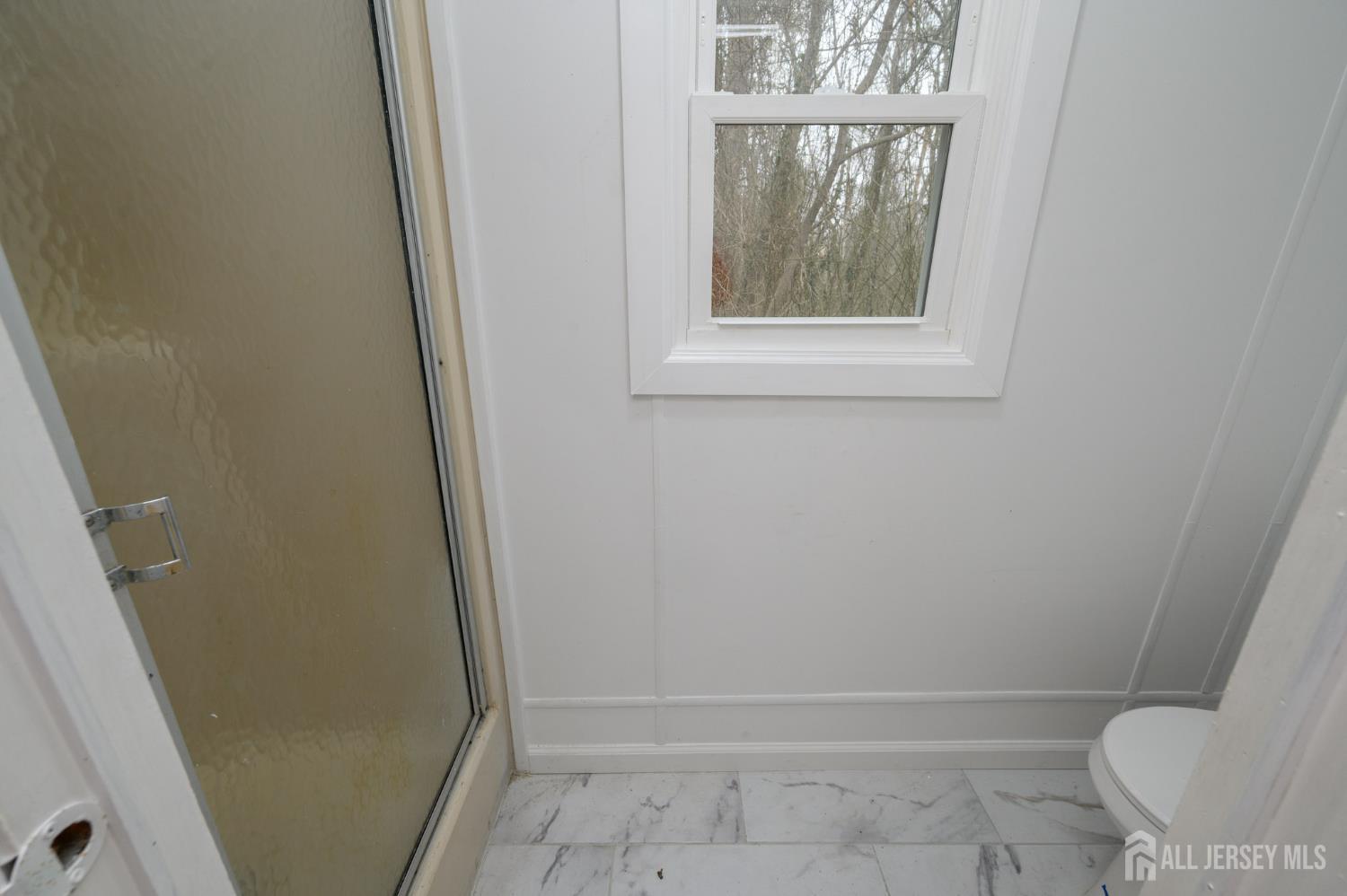 448 Evergreen Road Millville, NJ 08332 - Photo 22 of 29 a bathroom with a window