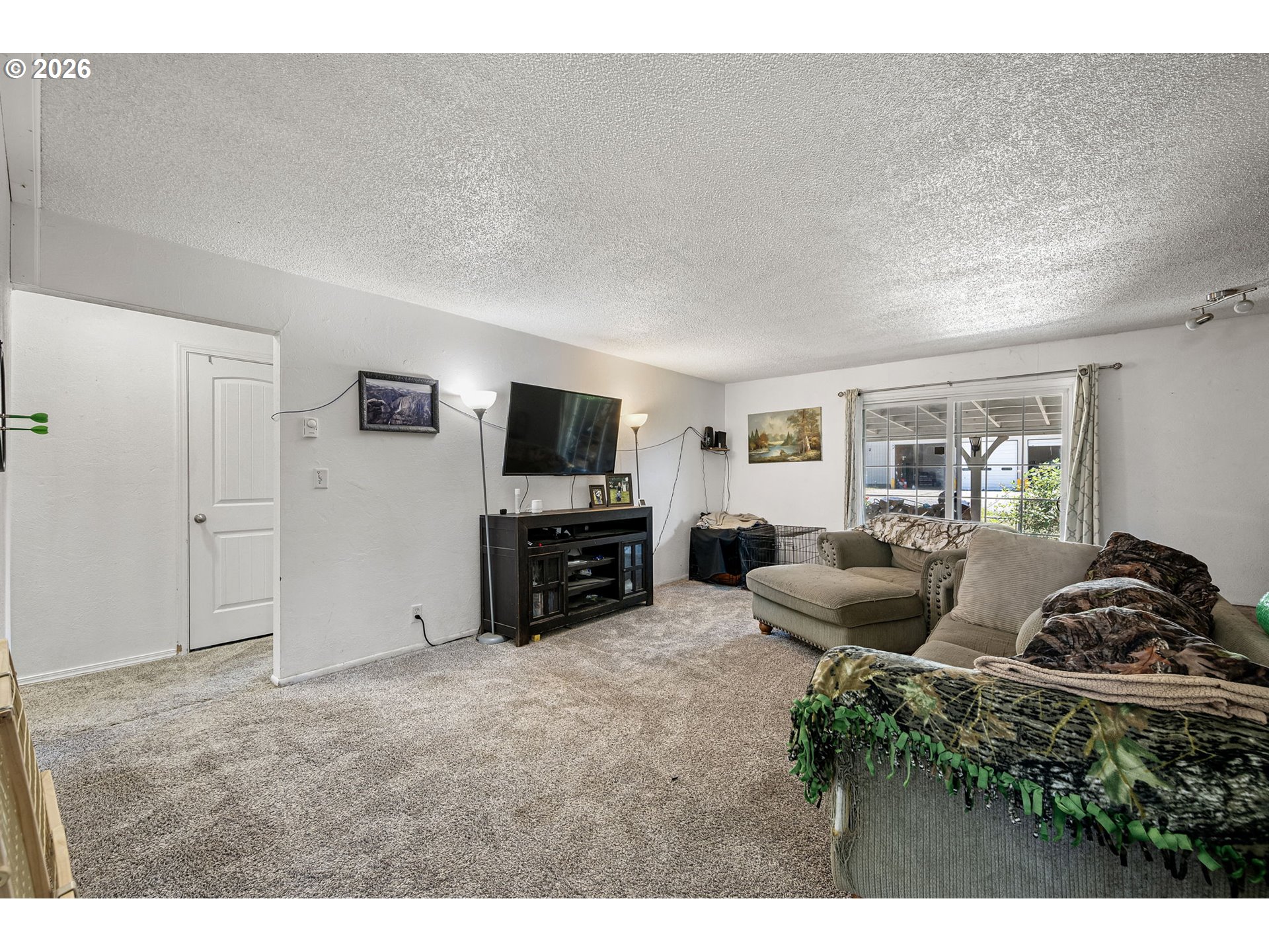 402 D Street Lowell, OR 97452 - Photo 10 of 32 Living Room