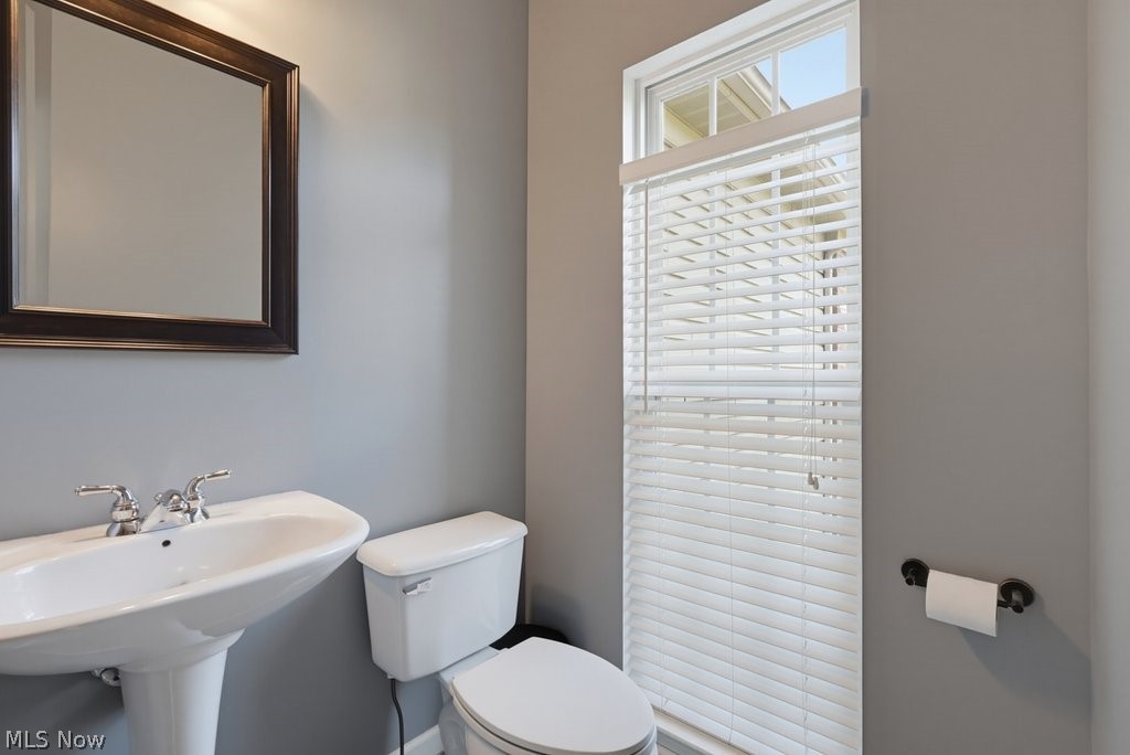 4588 Lexington Ridge Drive Medina, OH 44256 - Photo 5 of 37