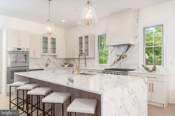 $3,999,901 | 5631 MacArthur Boulevard Northwest, Washington, DC 20016