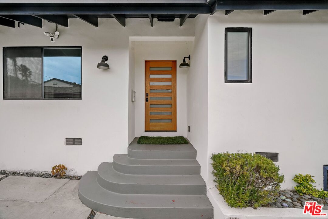 5922 Wrightcrest Drive Culver City, CA 90232 - Photo 3 of 25 a view of entryway with a front door