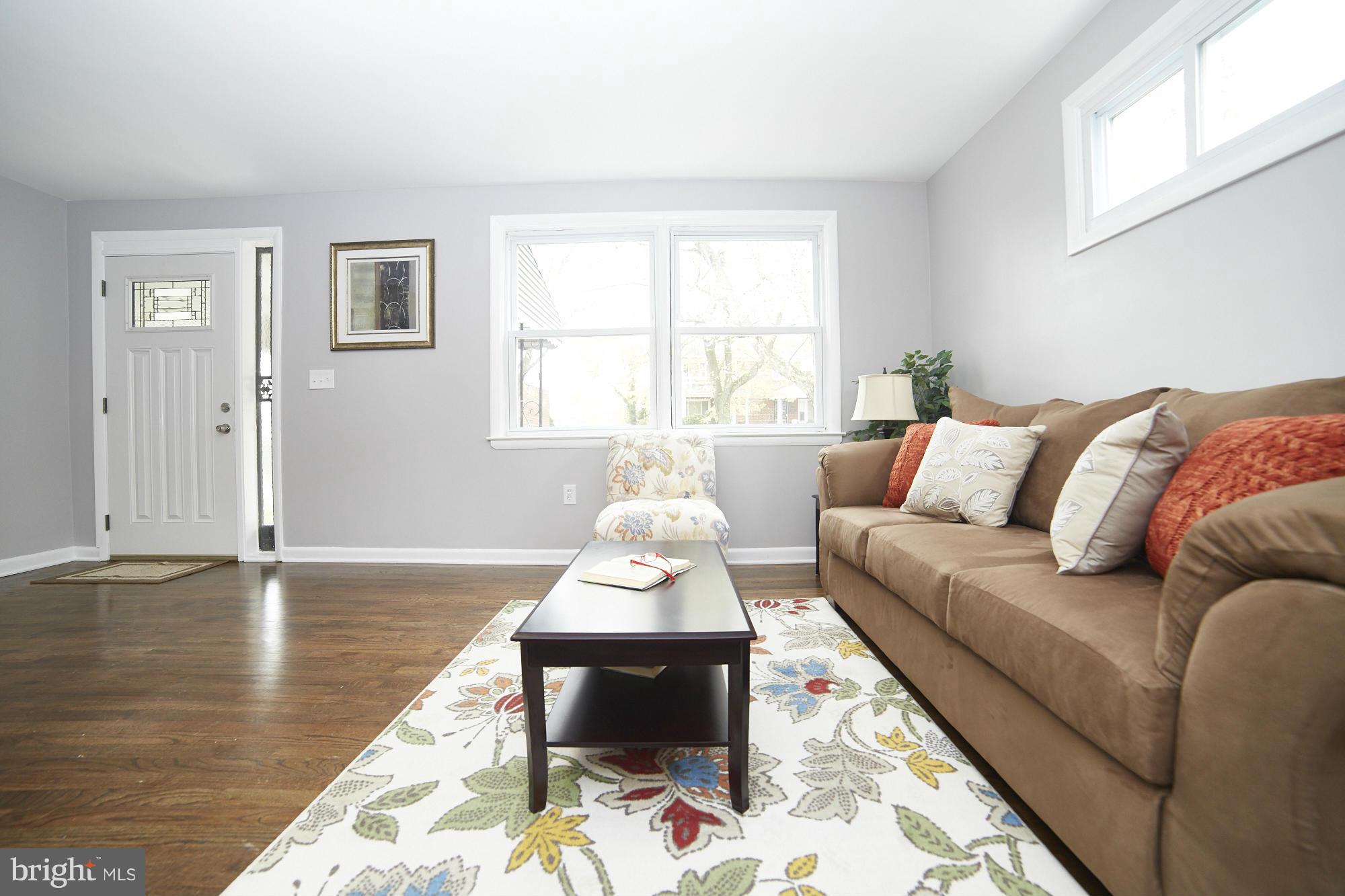 5222 Fredcrest Road Baltimore, MD 21229 - Photo 2 of 30 Living Room