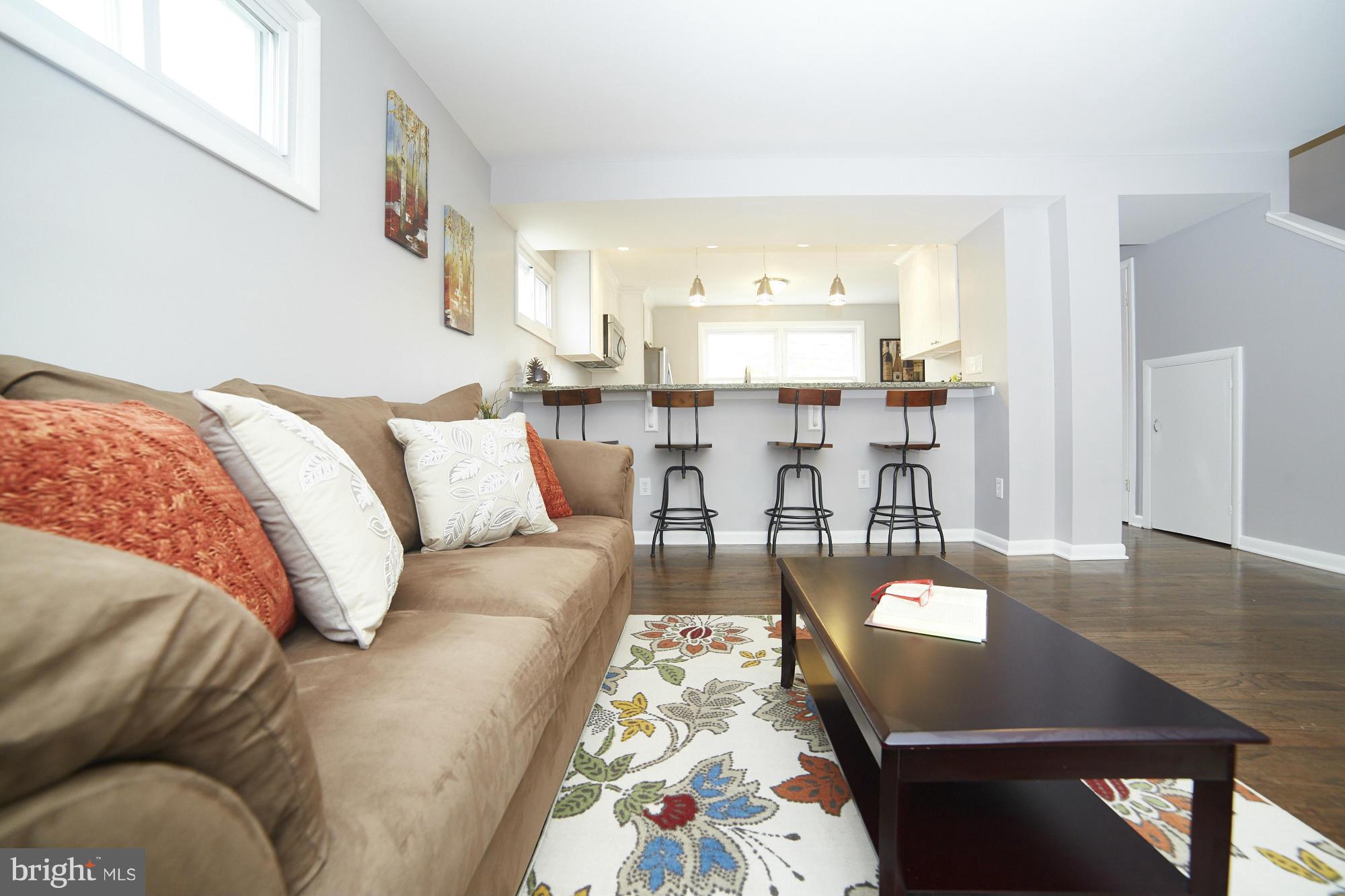 5222 Fredcrest Road Baltimore, MD 21229 - Photo 3 of 30 Living Room