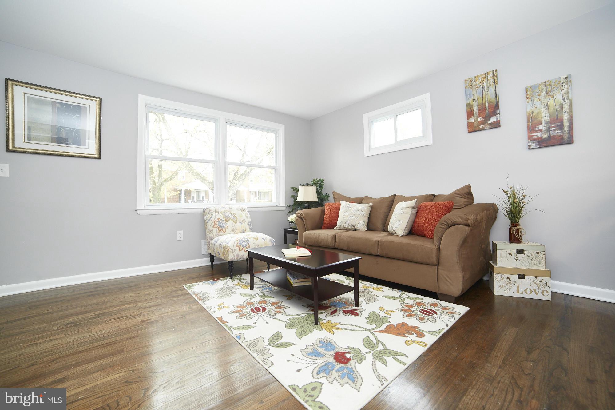 5222 Fredcrest Road Baltimore, MD 21229 - Photo 4 of 30 Living Room