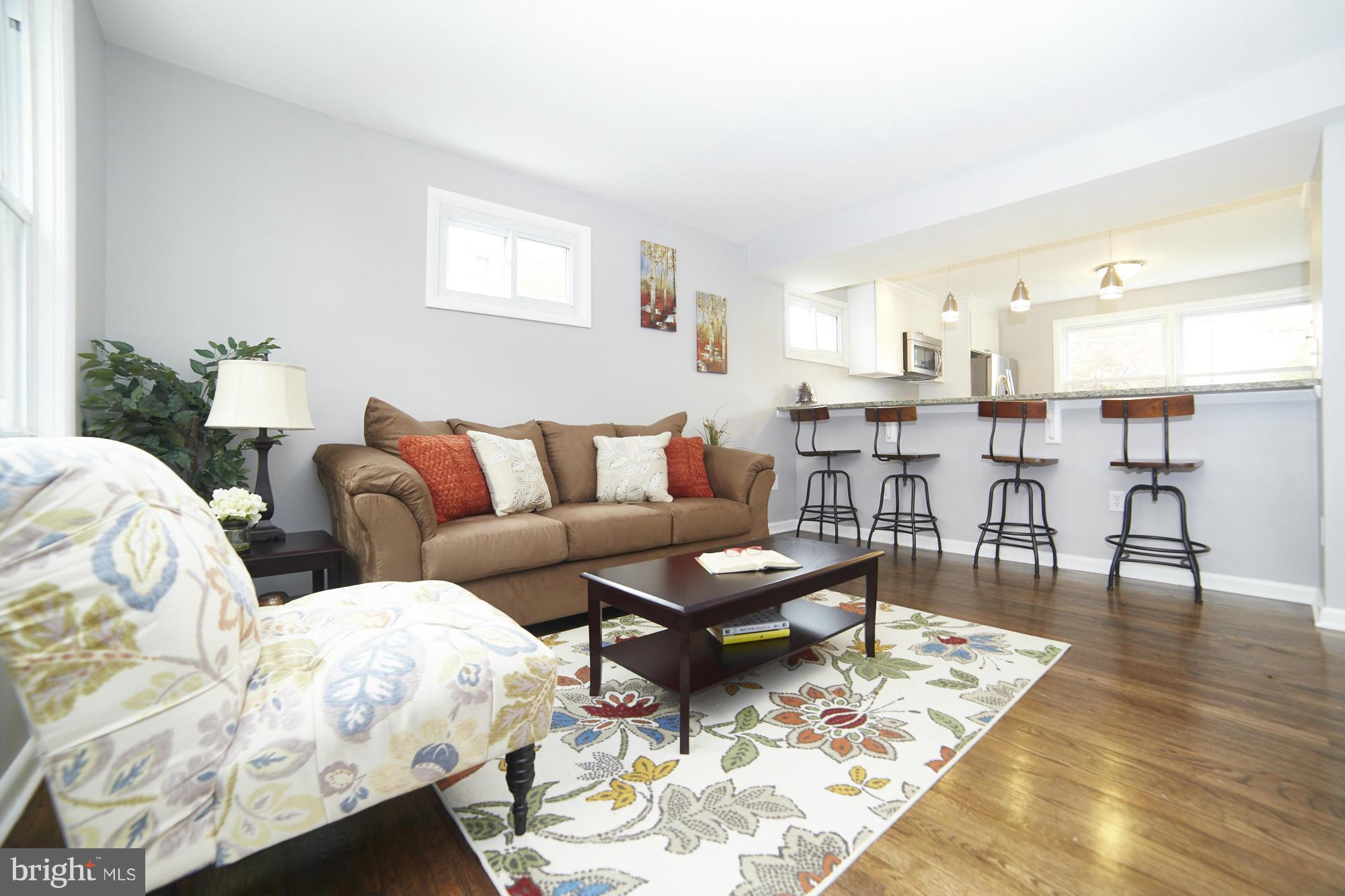 5222 Fredcrest Road Baltimore, MD 21229 - Photo 5 of 30 Living Room