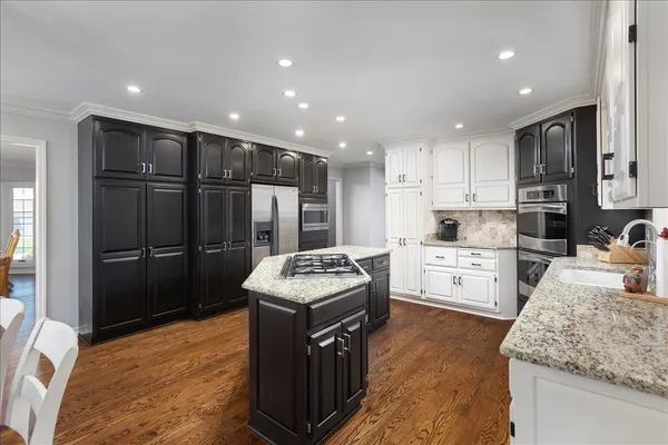 $995,000 | 1576 Pine Lake Drive, Naperville, IL 60564