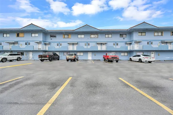 $2,499 | 240 West 68th Street, Unit 213, Hialeah, FL 33014