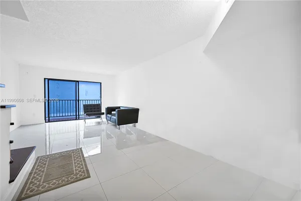 $2,499 | 240 West 68th Street, Unit 213, Hialeah, FL 33014