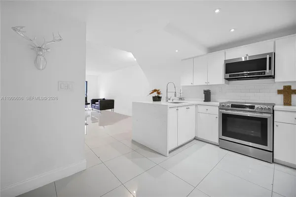 $2,499 | 240 West 68th Street, Unit 213, Hialeah, FL 33014