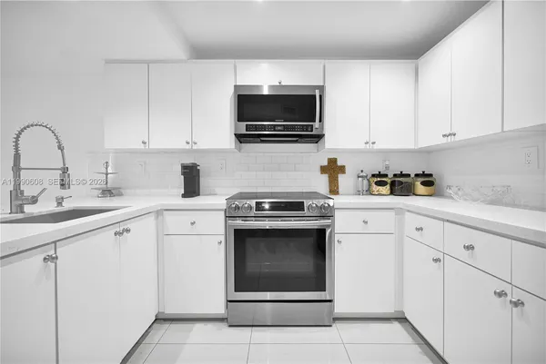 $2,499 | 240 West 68th Street, Unit 213, Hialeah, FL 33014