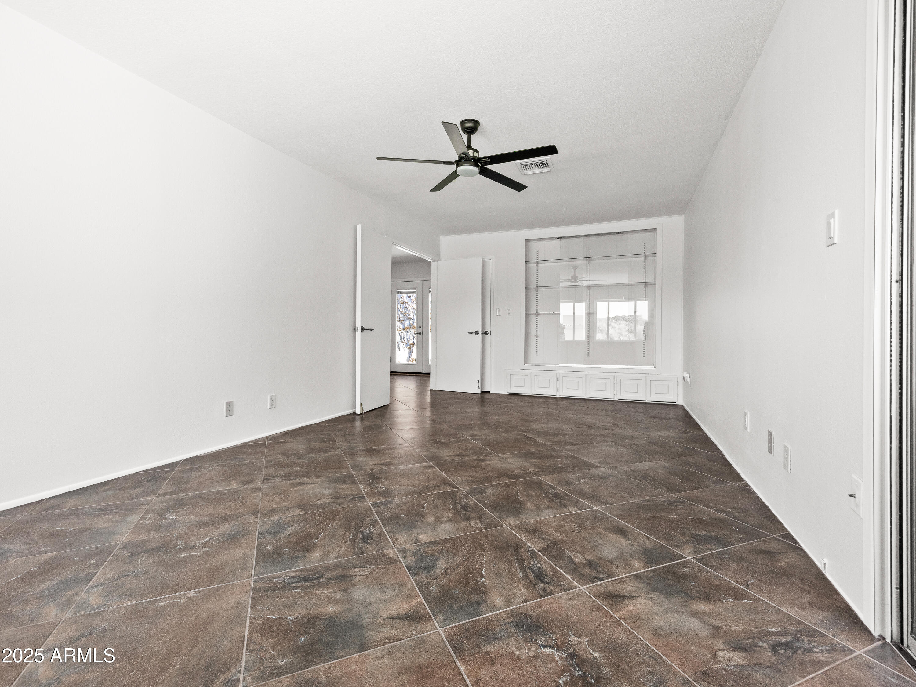 1836 East Turquoise Avenue Phoenix, AZ 85020 - Photo 44 of 63 a view of empty room with ceiling fan