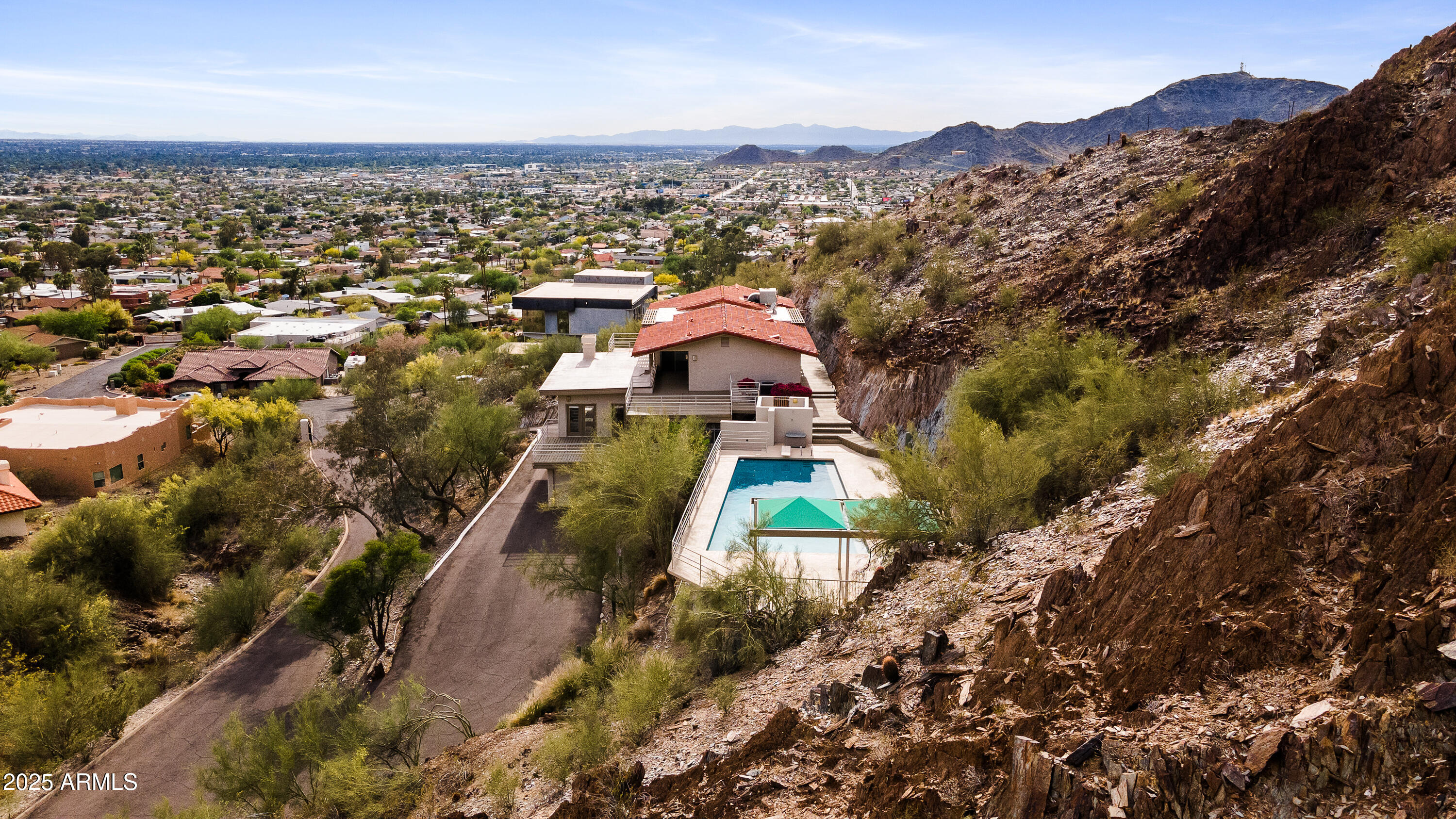 1836 East Turquoise Avenue Phoenix, AZ 85020 - Photo 55 of 63 an aerial view of multiple house