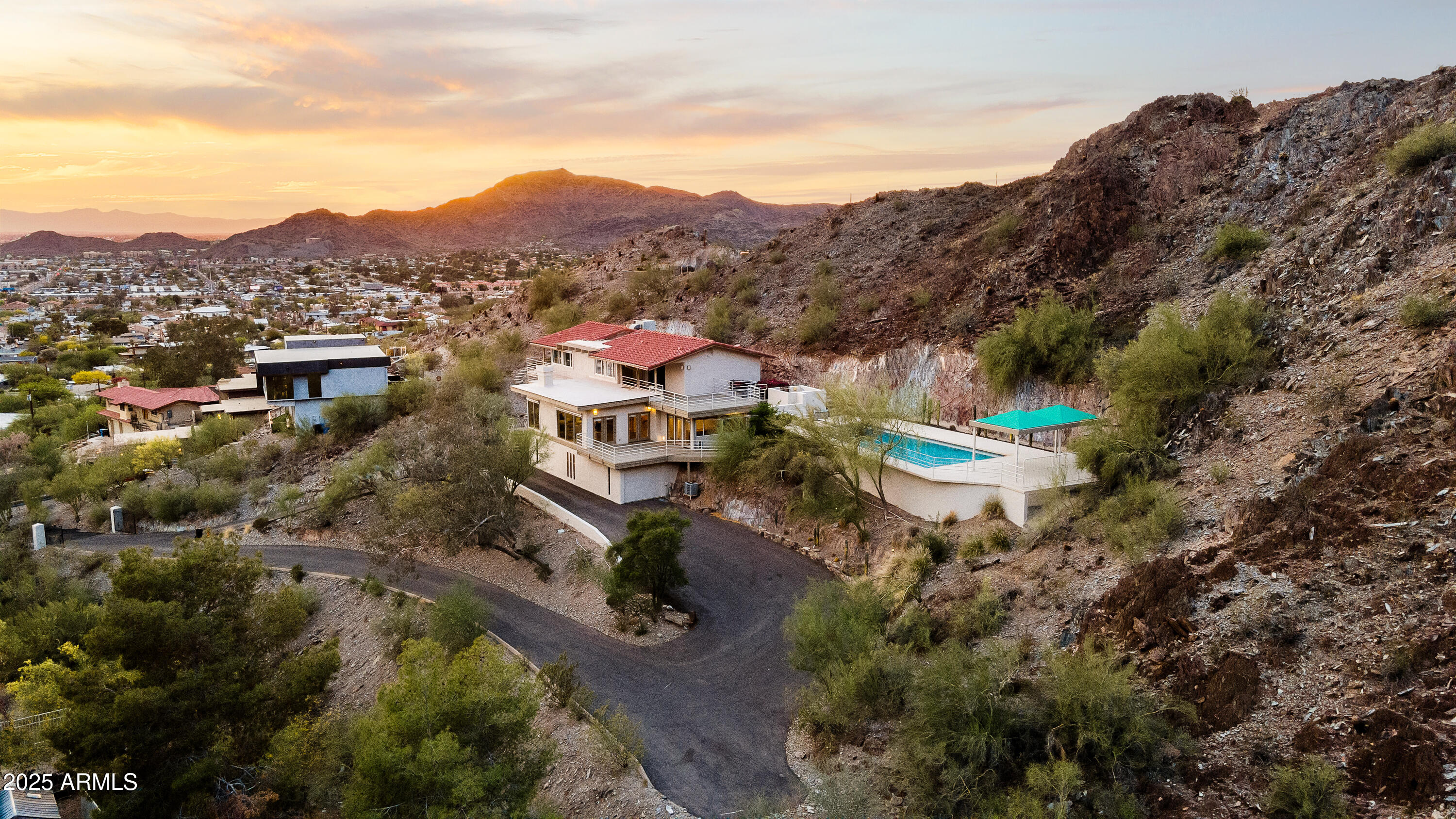 1836 East Turquoise Avenue Phoenix, AZ 85020 - Photo 58 of 63 a view of a city with a mountain