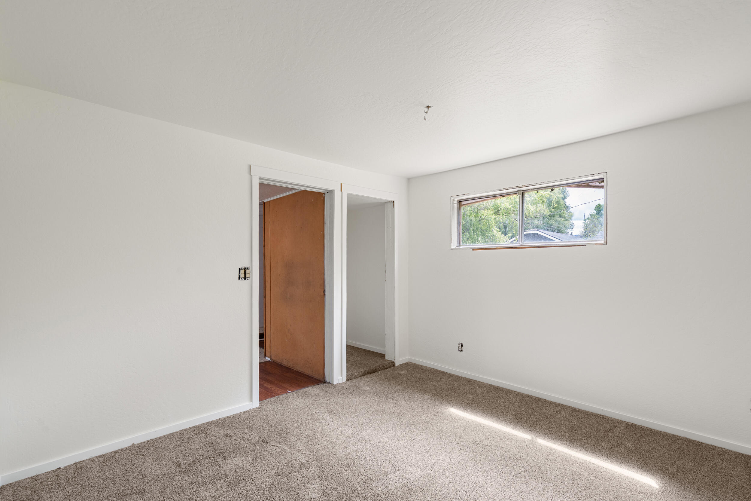 1281 Thomas Road Medford, OR 97501 - Photo 9 of 19 _1281 Thomas Rd_ Medford_ OR 97501-18