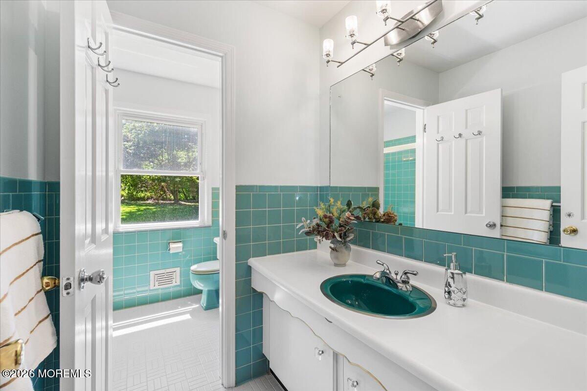 11 Galloping Hill Road Holmdel, NJ 07733 - Photo 38 of 66 Bathroom 3