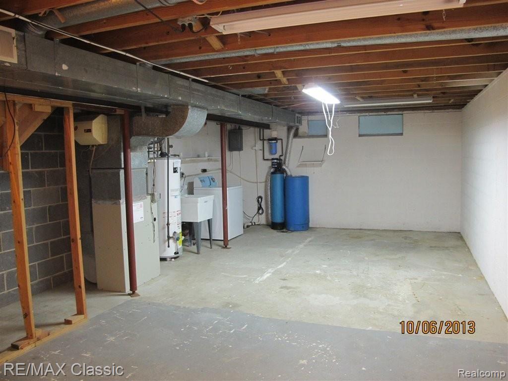 27374 Spaulding Road New Hudson, MI 48165 - Photo 8 of 10 IMG_0022.JPG