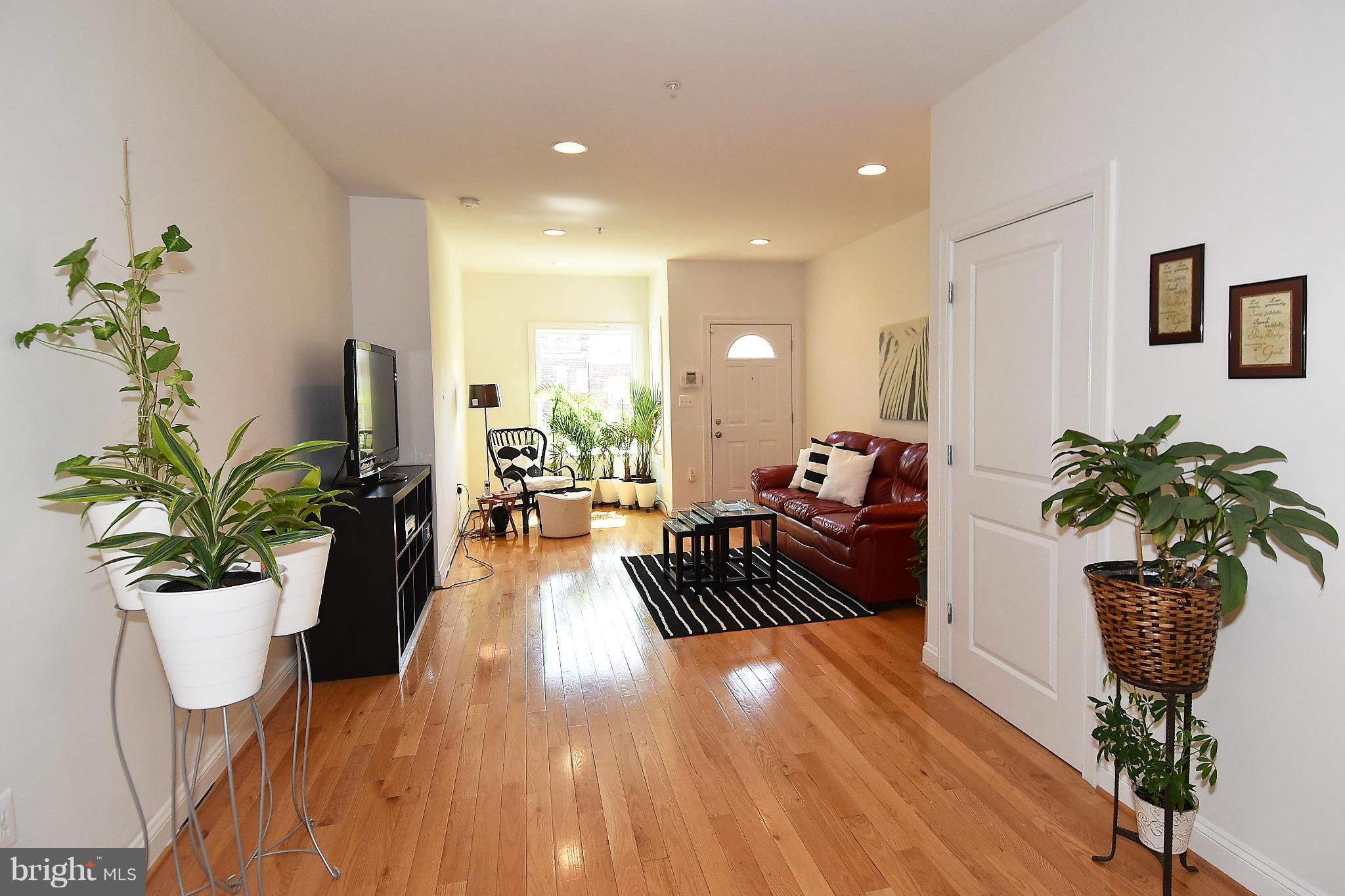 1304 Talbert Court Southeast Washington, DC 20020 - Photo 14 of 17 Living Room