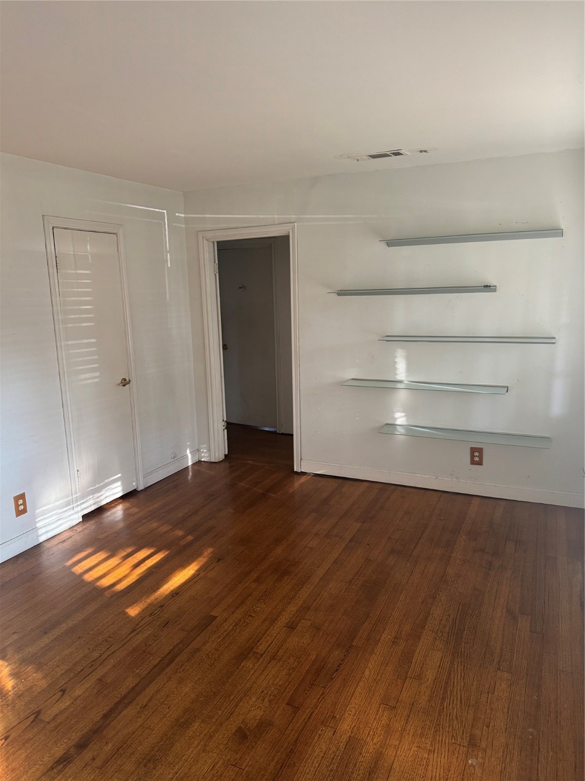 11103 Rubin Street Houston, TX 77047 - Photo 3 of 14 Living Room