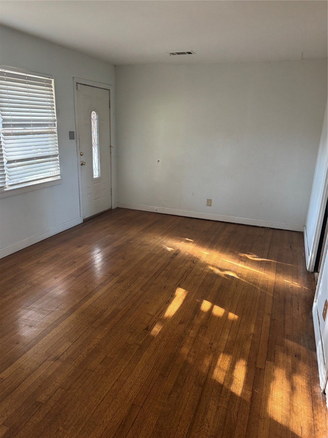 11103 Rubin Street Houston, TX 77047 - Photo 4 of 14 Living Room