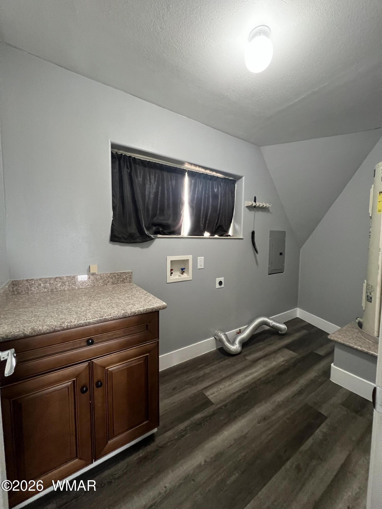 689 Old Woodruff Road Snowflake, AZ 85937 - Photo 15 of 40 Laundry room