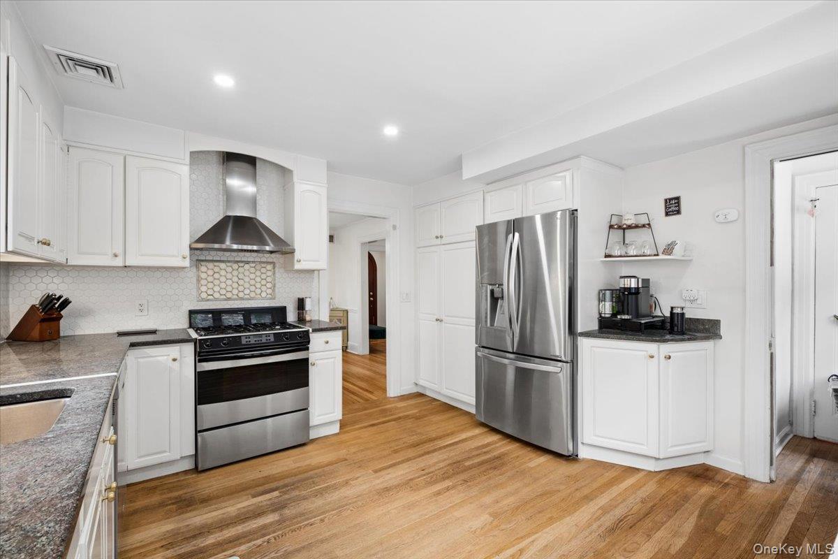 1187 Post Road Scarsdale, NY 10583 - Photo 8 of 22