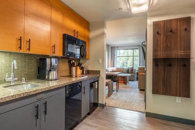 $640,000 | 50 Hillside Drive, Unit 416, Mammoth Lakes, CA 93546