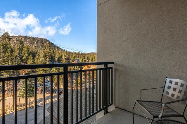 $640,000 | 50 Hillside Drive, Unit 416, Mammoth Lakes, CA 93546